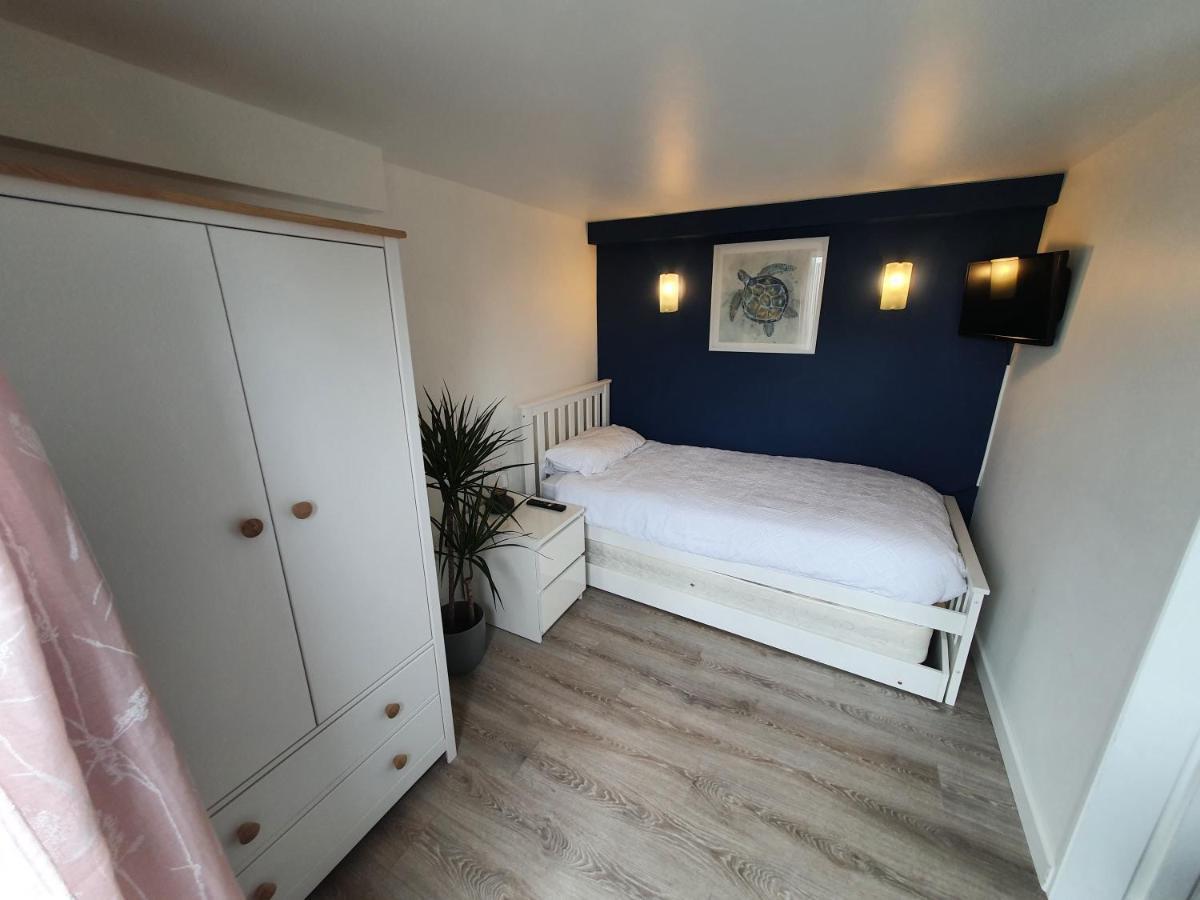 Lovely Private Studio Room With Own Kitchen And Bathroom. Set In The Popular Area Of Shiphay In Torquay And Only A Short Walk From Torbay Hospital 외부 사진