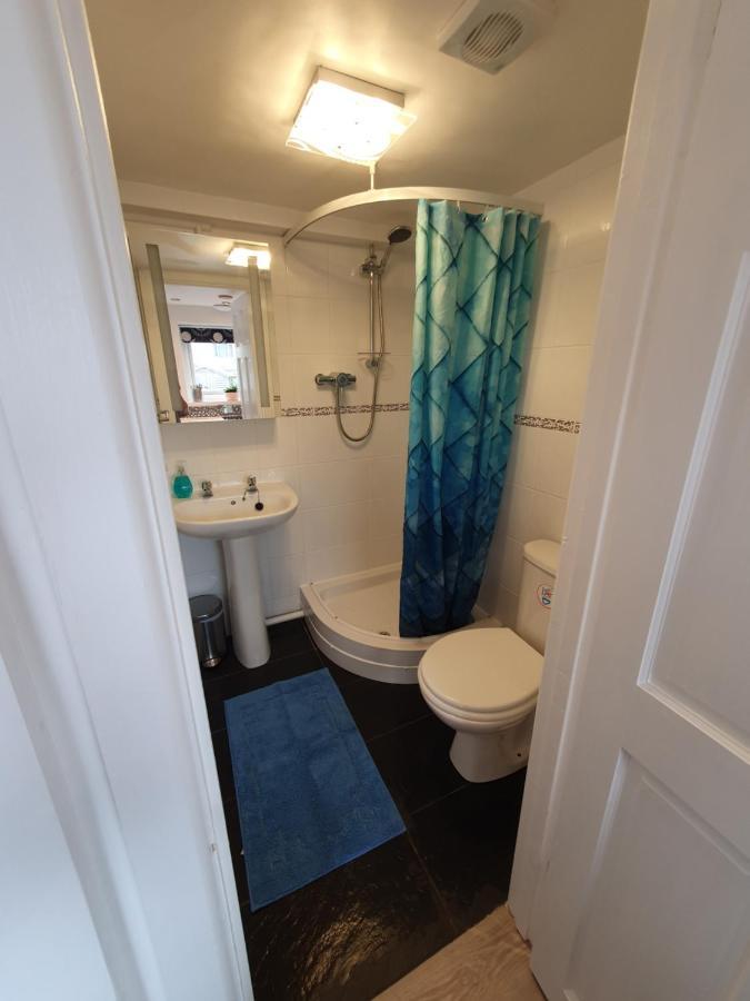 Lovely Private Studio Room With Own Kitchen And Bathroom. Set In The Popular Area Of Shiphay In Torquay And Only A Short Walk From Torbay Hospital 외부 사진