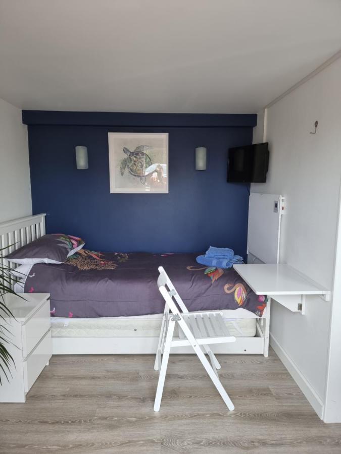 Lovely Private Studio Room With Own Kitchen And Bathroom. Set In The Popular Area Of Shiphay In Torquay And Only A Short Walk From Torbay Hospital 외부 사진