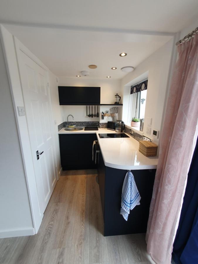 Lovely Private Studio Room With Own Kitchen And Bathroom. Set In The Popular Area Of Shiphay In Torquay And Only A Short Walk From Torbay Hospital 외부 사진