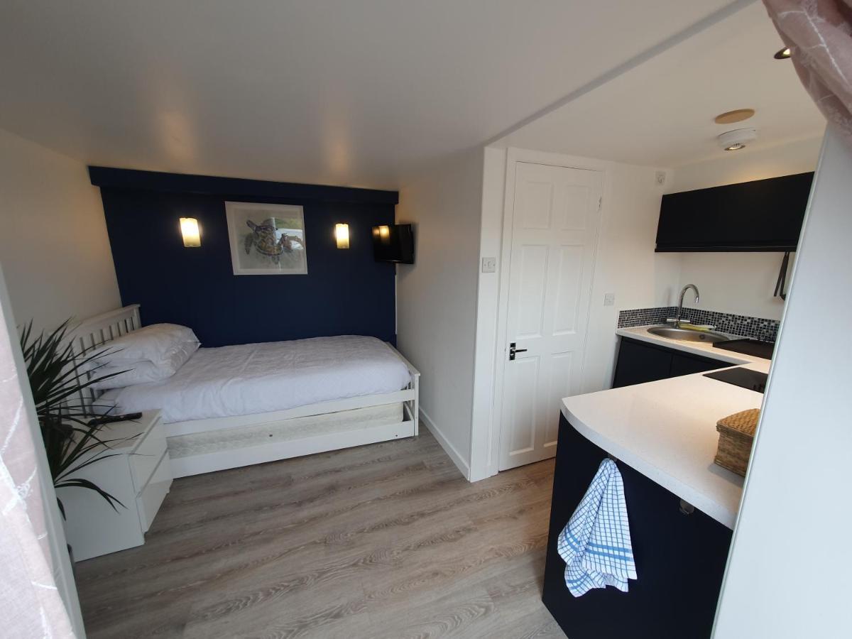 Lovely Private Studio Room With Own Kitchen And Bathroom. Set In The Popular Area Of Shiphay In Torquay And Only A Short Walk From Torbay Hospital 외부 사진