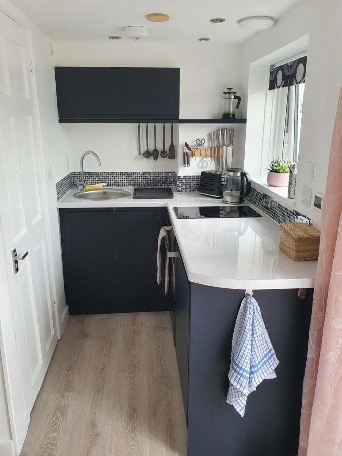 Lovely Private Studio Room With Own Kitchen And Bathroom. Set In The Popular Area Of Shiphay In Torquay And Only A Short Walk From Torbay Hospital 외부 사진