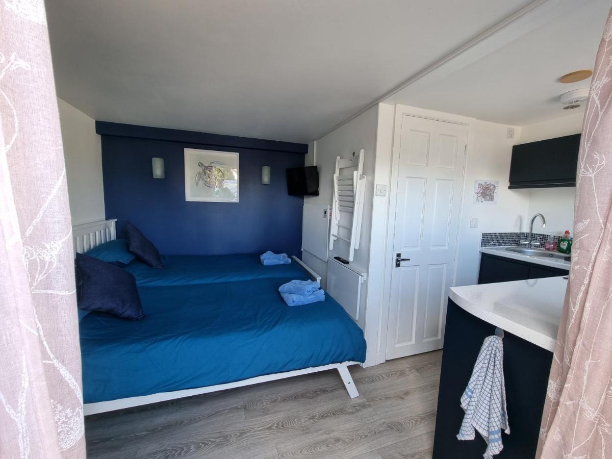 Lovely Private Studio Room With Own Kitchen And Bathroom. Set In The Popular Area Of Shiphay In Torquay And Only A Short Walk From Torbay Hospital 외부 사진